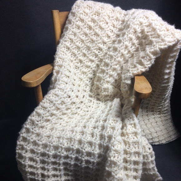 Canadian Handcrafted Crochet Wool Blanket - Picture 1 of 4